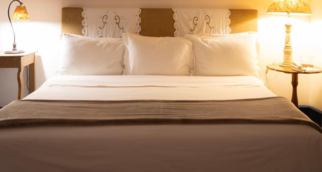 Hotel Solar Do Rosario أورو بريتو المظهر الخارجي الصورة A bed